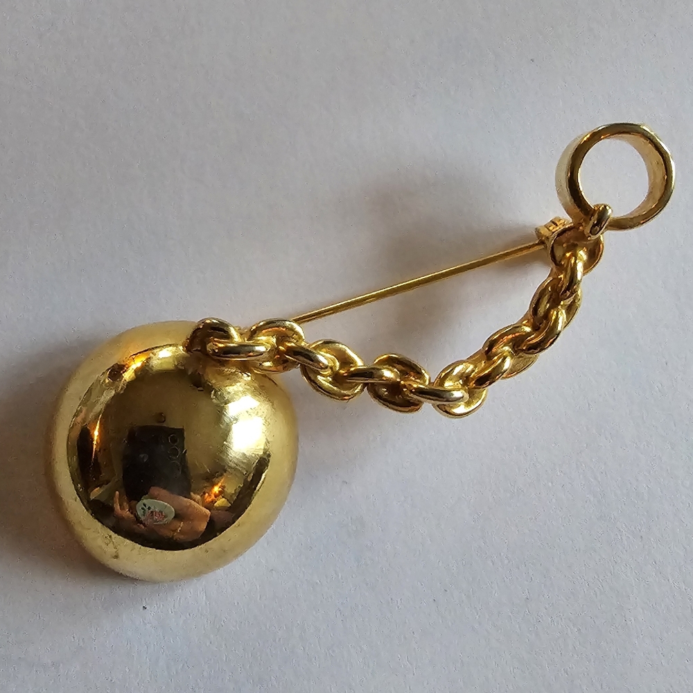 Vintage Ball and Chain brooch by Casual Corner gold tone shackle pin prisoner